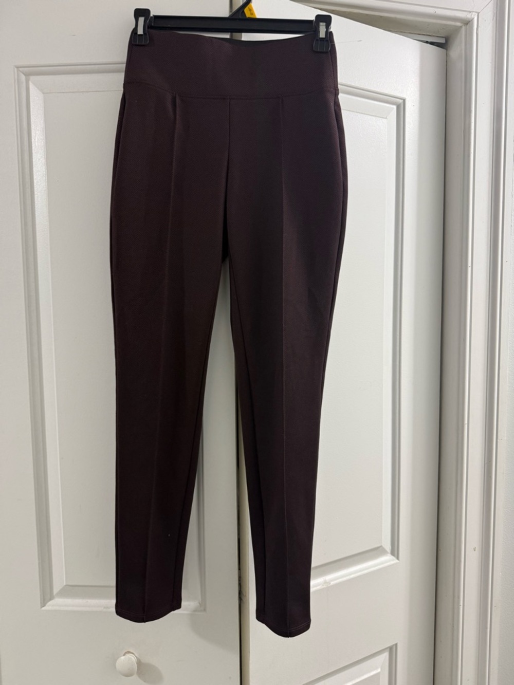 ❌❌Sold❌❌Macy's High Rise Tummy Control Slim Pull-On Skinny Pants in Burgundy